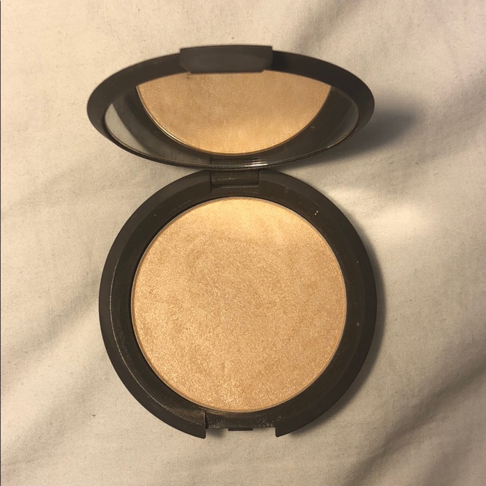 Becca Highlighter In Moonstone